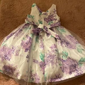 Toddler dress size 5 With purple flowers and glitter tulle